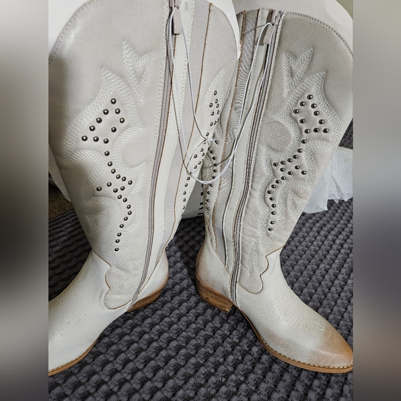 Torrid Studded Knee Boot - Size 8.5WW - Picture 4 of 12